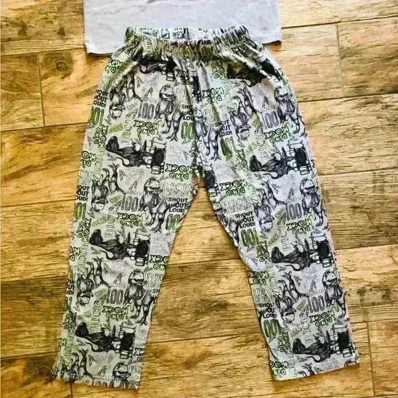 Childrens place gray black dinosaur PJ set Youth size 6-7 - Picture 4 of 6